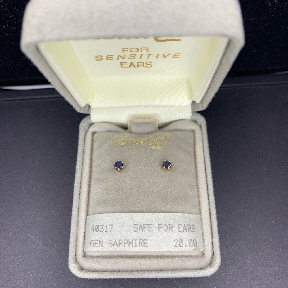 Sensitive Genuine sapphire earrings
